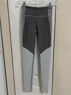 Outdoor Voices 7/8 Textured Compression Colorblock Leggings